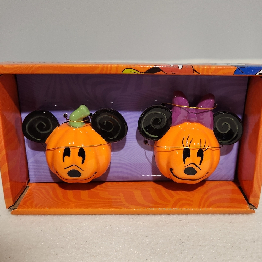 Disney Mickey and Minnie Halloween Pumpkin Salt and Pepper Shakers